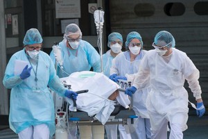 Les campagnes de vaccination s'accélèrent à travers le monde