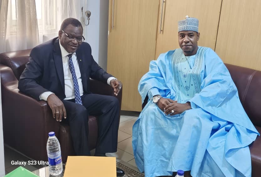 Ayouba Mamadou David reçoit la Lettre de Commission Consulaire le désignant Consul Honoraire de la Mauritanie au Cameroun 