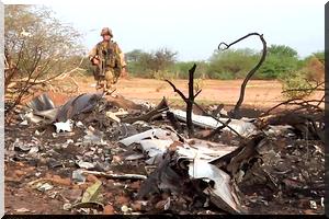 Crash d'avion dans le nord du Mali: très difficile de récupérer les corps