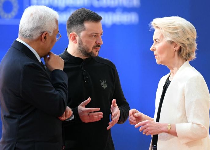 Les Européens s'engagent à renforcer leur défense, Washington et Kiev reprennent langue