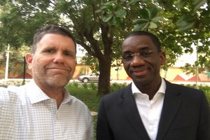 Tête-à-tête entre le diplomate mauritanien Ibrahima Dia et l'ambassadeur américain en Mauritanie
