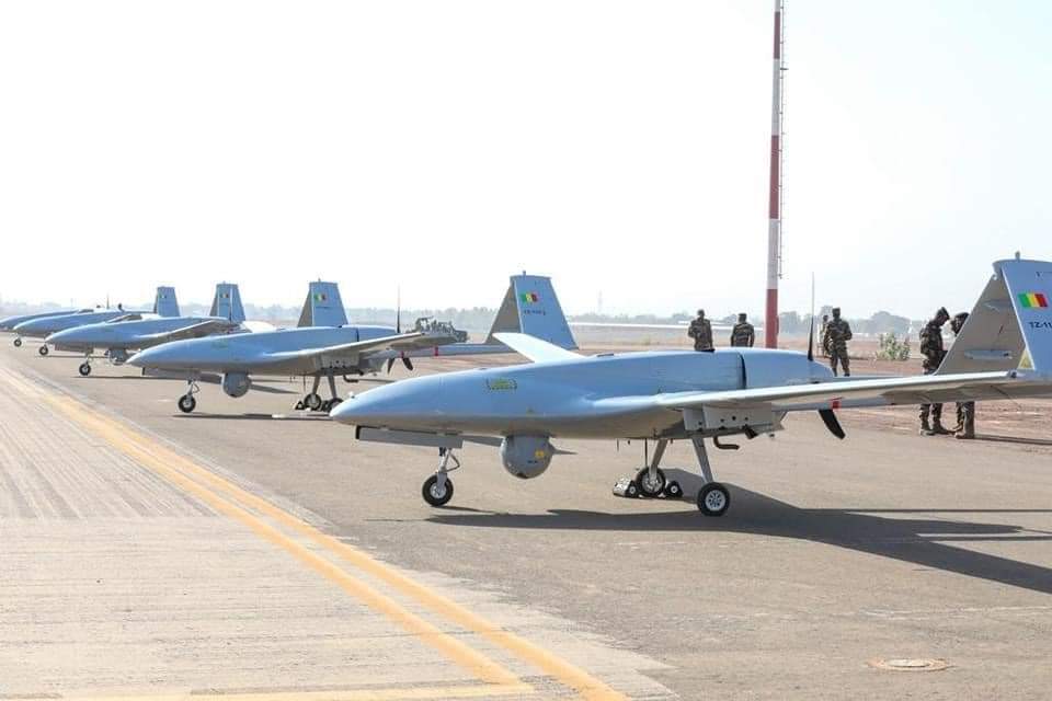 Mali: l'armée bombarde des combattants de l'État islamique après des affrontements près de Ménaka