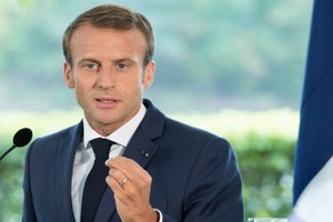 Algérie : Macron salue la décision de Bouteflika et appelle à « une transition d’une durée raisonnable »