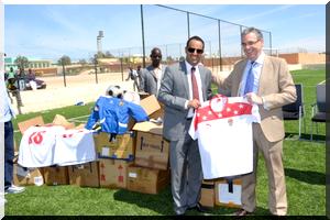 Acte de remise de matériel sportif donné par l’Espagne à la Fédération Mauritanienne de Football.
