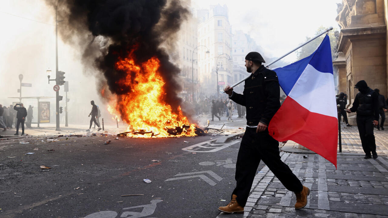La France secouée par des affrontements, des incendies et des pillages