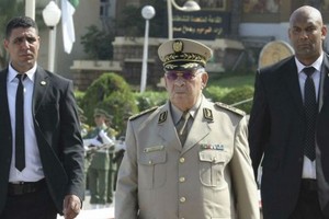 Algérie : le général Gaïd Salah appelle à déclarer l’empêchement du président Bouteflika 