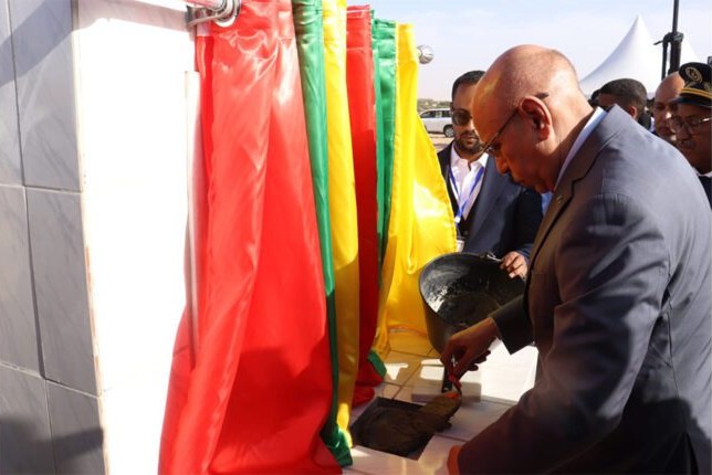 Le Président de la République pose la 1ère pierre du projet d’électrification de 13 villages de la wilaya du Trarza