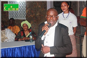 En spectacle en Mauritanie, le comédien Michel Gohou appelle la jeunesse africaine à ne pas écouter les sirènes de la discorde [Vidéo & PhotoReportage]