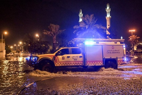 Deux ans de pluie en 24h : les images des inondations mortelles à Dubaï, Bahreïn et Oman