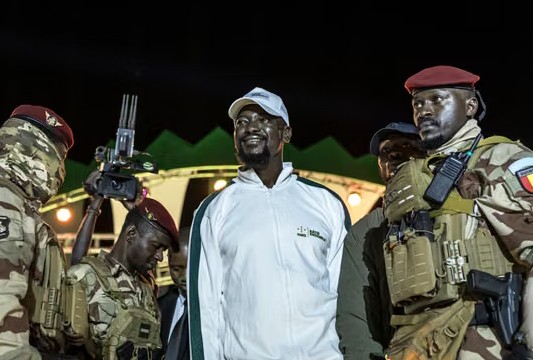 En Guinée, la chaîne France 24 interdite de diffusion après qu’un présentateur a qualifié le chef de l’Etat, Mamadi Doumbouya, de « président putschiste »