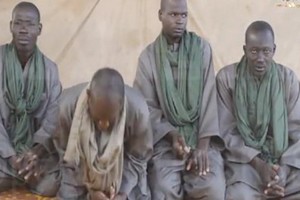Mali : onze militaires retenus en otage apparaissent dans une vidéo 