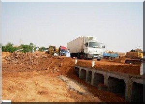 Le pont de Kamour cède encore…la route de l’espoir bloquée. 