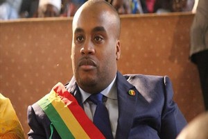 Cible de la contestation au Mali, le fils du président Keïta quitte un poste clé