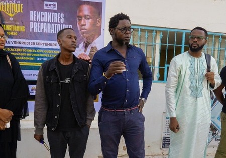 En prélude à la 5ème édition du Festival LETRITUDE, les organisateurs animent une réunion préparatoire avec le public