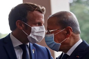 Au Liban, Macron exhorte la classe politique à changer