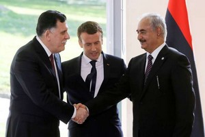 « En Libye comme au Mali, la France joue un double jeu »