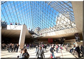 Arts de l'islam au Louvre: une exposition qui 'ouvre les esprits' pour ses premiers visiteurs. 