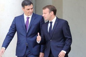 Emmanuel Macron et Pedro Sanchez à Nouakchott pour le sommet du G5 Sahel 