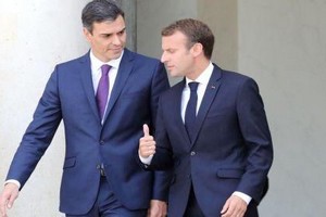 Emmanuel Macron et Pedro Sanchez à Nouakchott pour le sommet du G5 Sahel