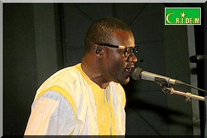 Le chanteur Madior Mbaye Garmi réunit des artistes sénégalais et mauritaniens pour chanter la fraternité [Vidéo & PhotoReportage]