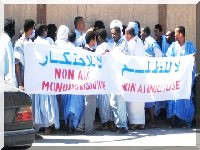Les syndicats du secteur de la santé sursoient à leur mot de grève par solidarité avec l’armée.