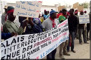Pour manque d’interlocuteur: Les Sénégalais manifestent pour demander le départ de l’ambassadeur   