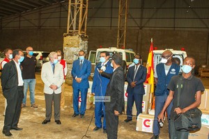 Covid-19 : l'Espagne remet à la Mauritanie des ambulances et des appareils respiratoires et de réanimation