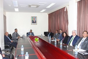 Le ministre de l’économie et de l’industrie reçoit un groupe d’investisseurs dans le domaine du Gaz