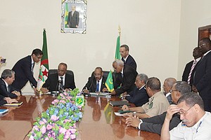 Signature d'un accord sur l'établissement d'un point de passage frontalier entre la Mauritanie et l'Algérie