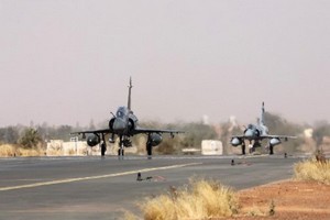 Trois bases de l’armée française attaquées dans le nord du Mali