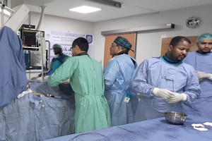 Une mission médicale du secours islamique saoudien réalise 60 dilatations des artères coronaires à Nouakchott