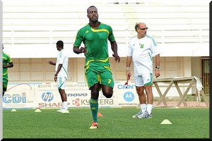 Football : Patrice Neveu se sépare de 3 joueurs avant le déplacement en Algérie