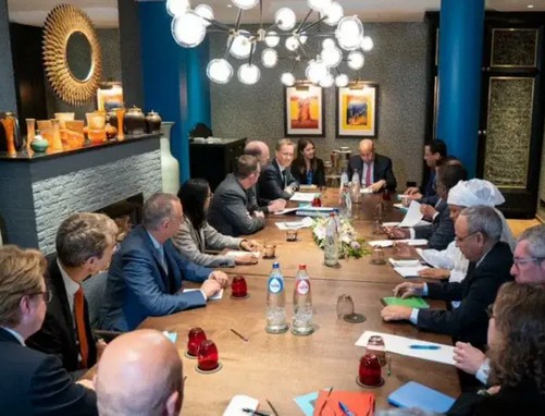 Le président Ghazouani a rencontré des hommes d’affaires européens pour les convaincre d’investir en Mauritanie 