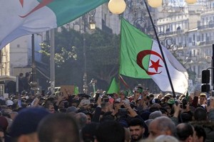 Algérie : grâce présidentielle pour près de 3 500 condamnés, dont aucun des détenus du « Hirak »
