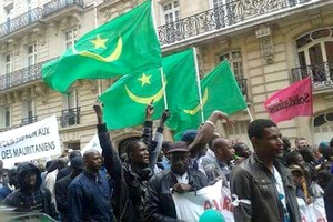 Référendum : Le collectif des mauritaniens en France organise un sit-in de protestation devant l’ambassade