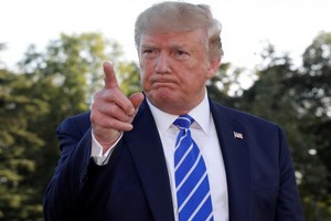 Menacé de destitution, Donald Trump dénonce un « COUP D’ETAT »