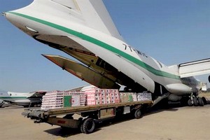 Camps des réfugiés maliens à Bassikounou: arrivée d'aides humanitaires de l'Algérie à Nouakchott