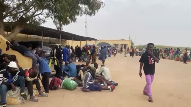 Le correspondant de SM à Rosso : des centaines de guinéens sont bloqués à la frontière dans l’attente que leur situation soit réglée entre Dakar et Conakry