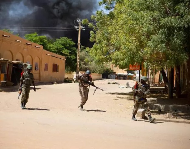 Au Sahel, les djihadistes intensifient leurs offensives contre les armés ces dernières semaines