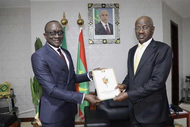 Le ministre des Affaires étrangères reçoit une copie figurée des lettres de créance de l’ambassadeur du Sénégal