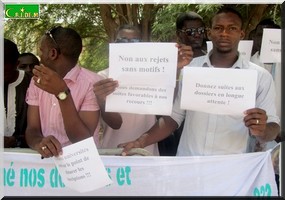 Visa : Les étudiants Manifestent Devant L’ambassade de  France - [Photoreportage]
