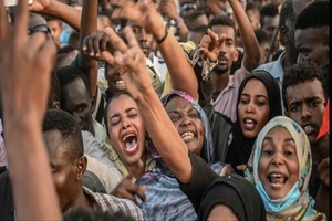 Soudan: une foule immense déferle à Khartoum pour réclamer un pouvoir civil