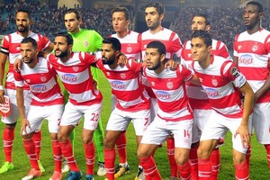 Le staff médical du Club Africain sauve la vie du gardien de l'ASAC Concorde qui a failli avaler sa langue après un choc