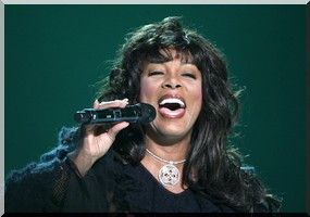 La chanteuse disco Donna Summer est morte à l'âge de 63 ans - [Videos]
