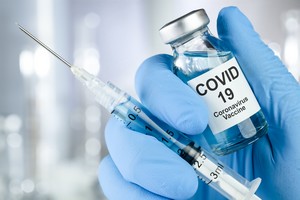 Covid-19: l'Europe durcit ses mesures et presse le pas sur les vaccins