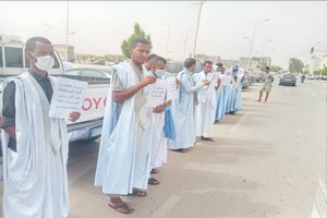 TIMBEDGHA : Des jeunes manifestent à Nouakchott appelant à une solution à la crise de l’électricité et de l’eau