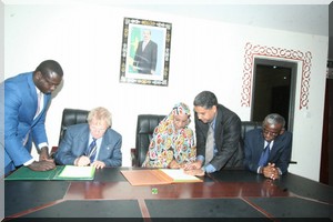 Signature d'une convention avec la société de tuyauterie transafricaine pour la réalisation de canalisations sur le littoral national 