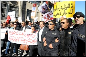 Tunisie: la police manifeste pour refuser son instrumentalisation politique