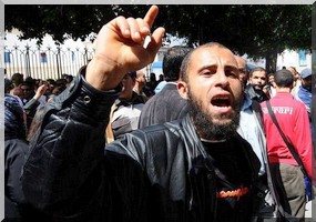 Tunisie: cinq blessés dans des heurts devant la télévision publique 