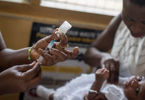  Lutte contre le paludisme : un vaccin déployé au Ghana marque l'aboutissement de 30 ans de recherche 
